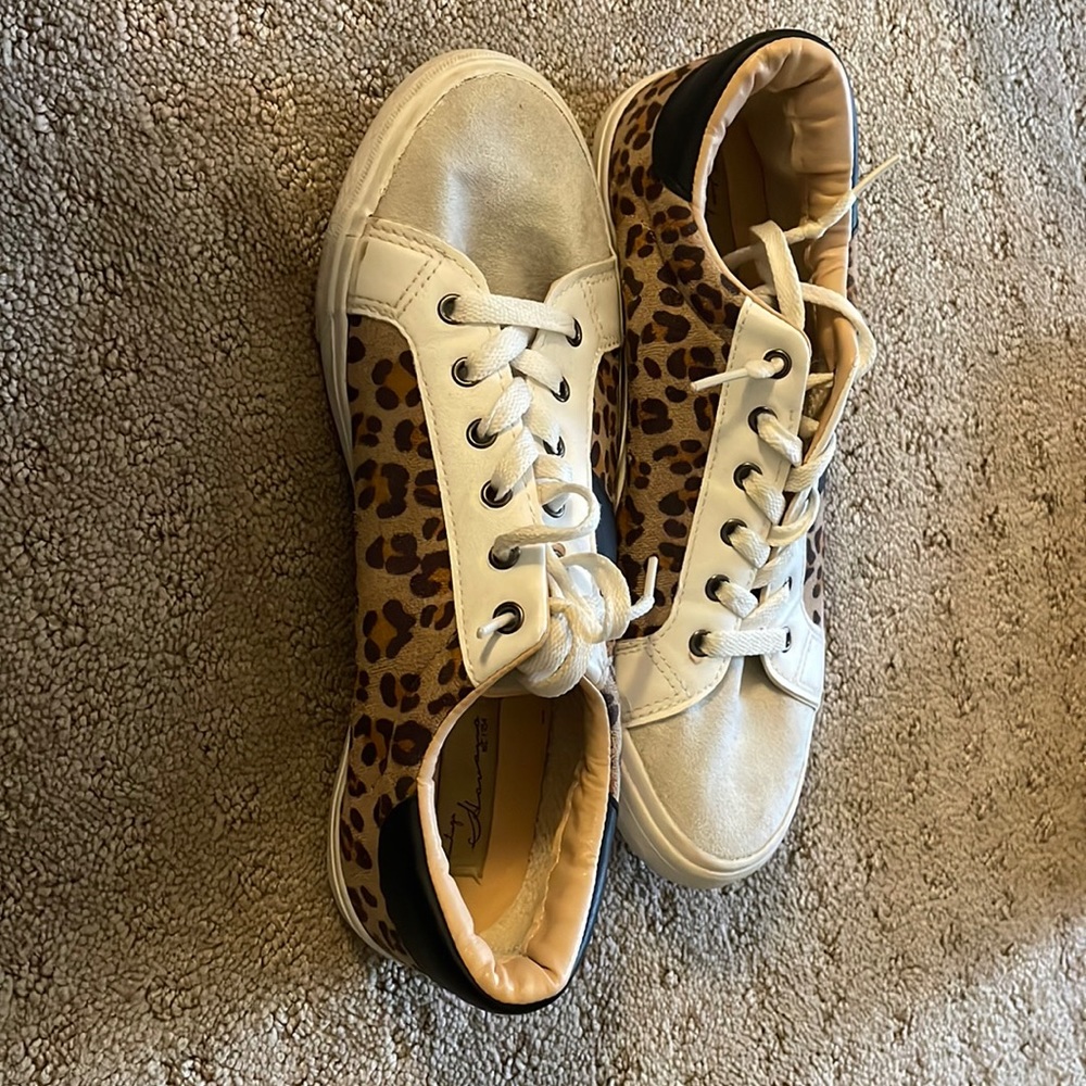 Leopard sneaker size size 9